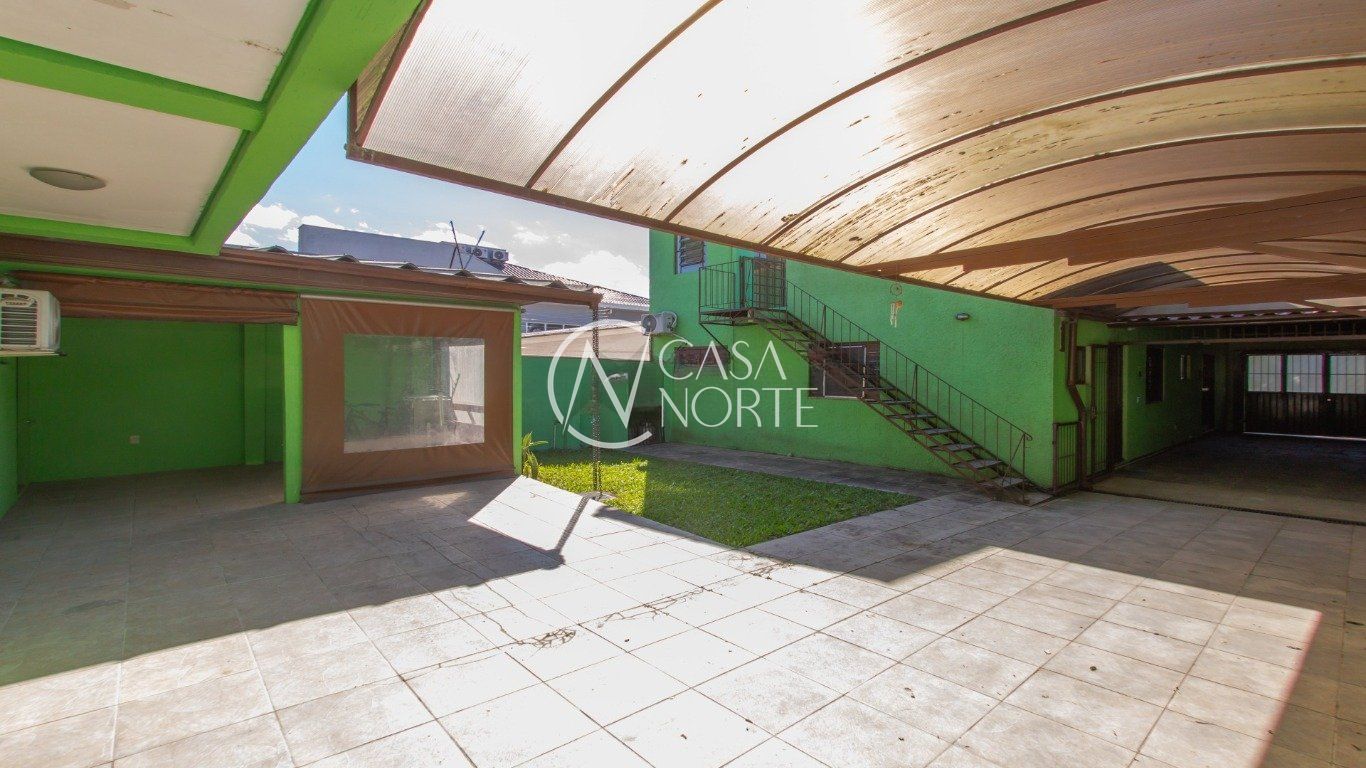 Casa à venda com 3 quartos, 264m², 1 suíte, 4 vagas, Rua Doutor Affonso Sanmartin no bairro Jardim do Salso em Porto Alegre