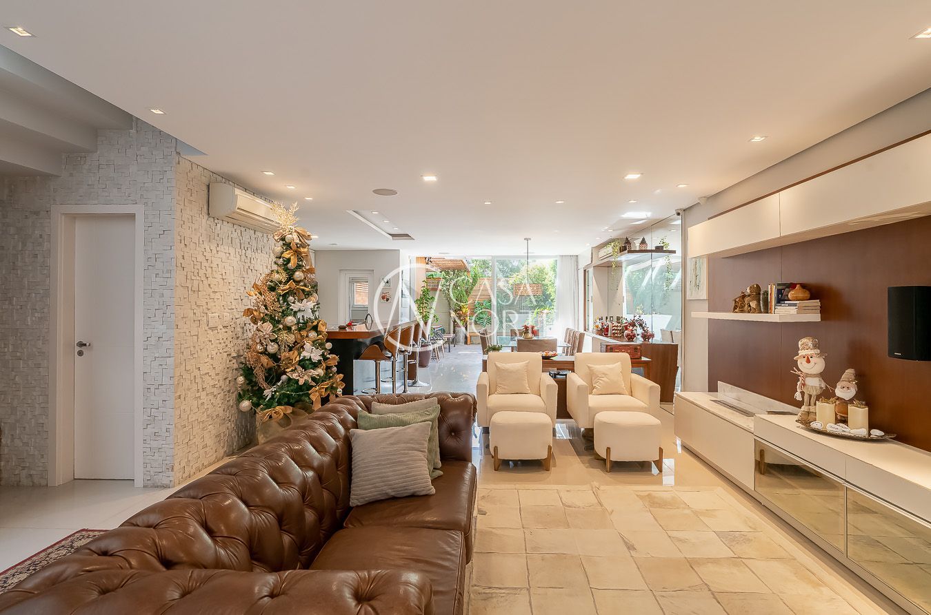 Casa de Condomínio à venda com 4 quartos, 168m², 1 suíte, 2 vagas, Avenida Willy Eugênio Fleck no bairro Sarandi em Porto Alegre