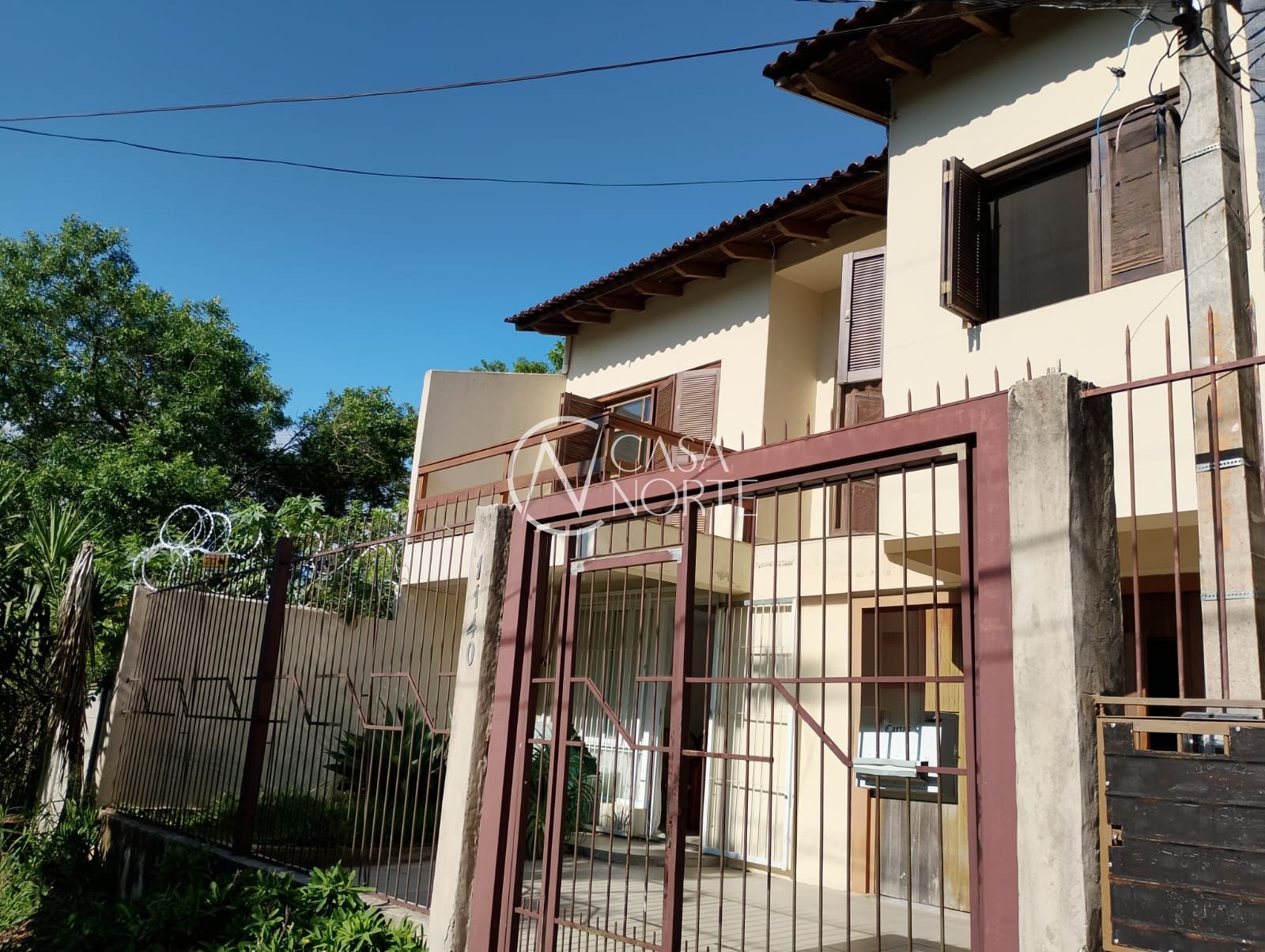 Casa à venda com 3 quartos, 287m², 1 suíte, 4 vagas, Avenida Doutor Petrônio Portella no bairro Parque Santa Fé em Porto Alegre