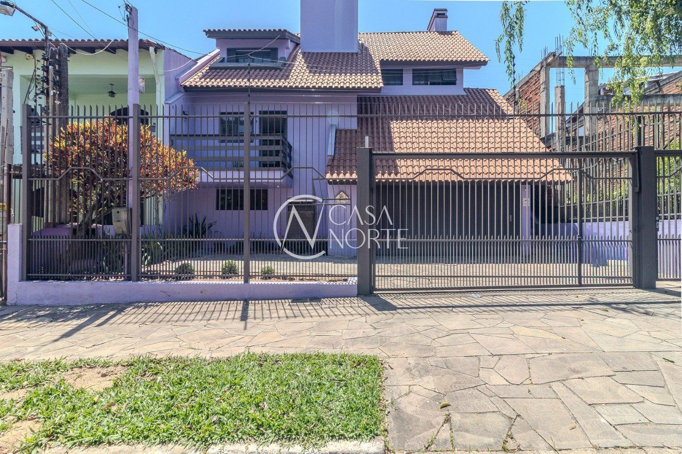 Casa à venda com 3 quartos, 265m², 1 suíte, 2 vagas, Rua Dona Adda Mascarenhas de Moraes no bairro Jardim Itu em Porto Alegre