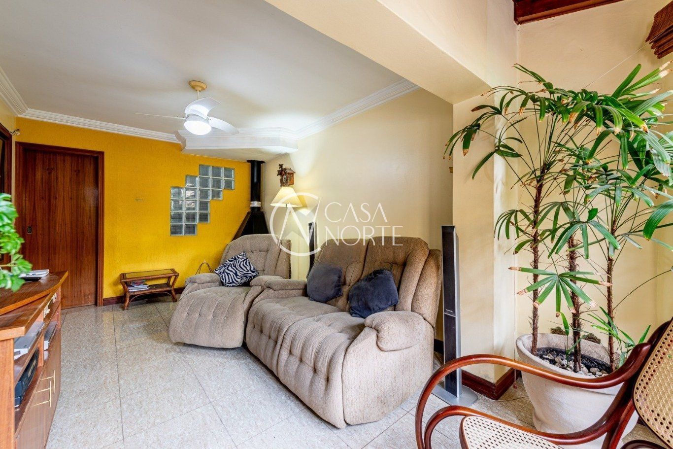 Casa à venda com 3 quartos, 199m², 3 suítes, 3 vagas, Rua Azevedo Sodré no bairro Passo da Areia em Porto Alegre