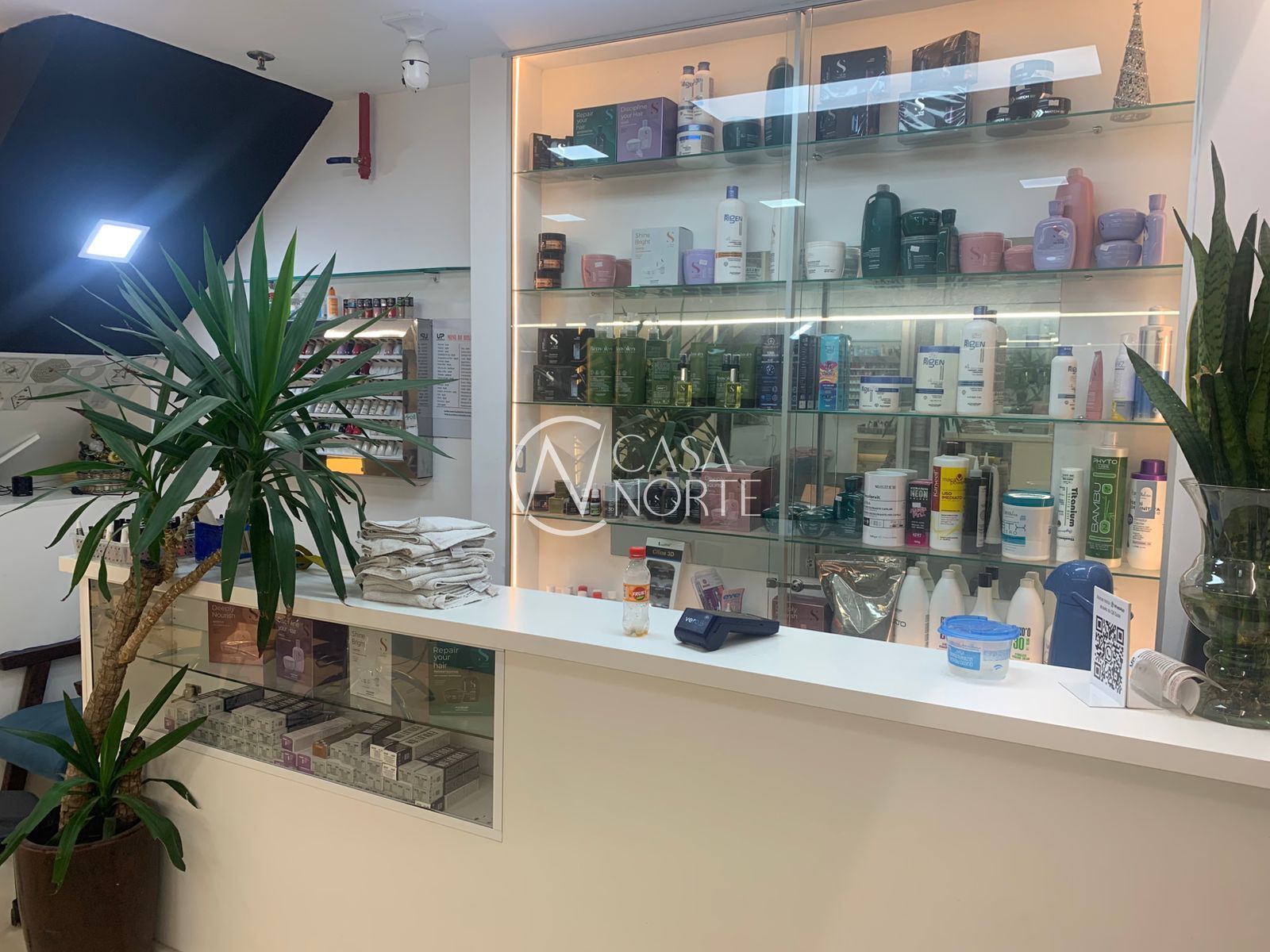 Loja à venda com 1 quarto, 110m², 2 vagas, Avenida Assis Brasil no bairro Passo da Areia em Porto Alegre