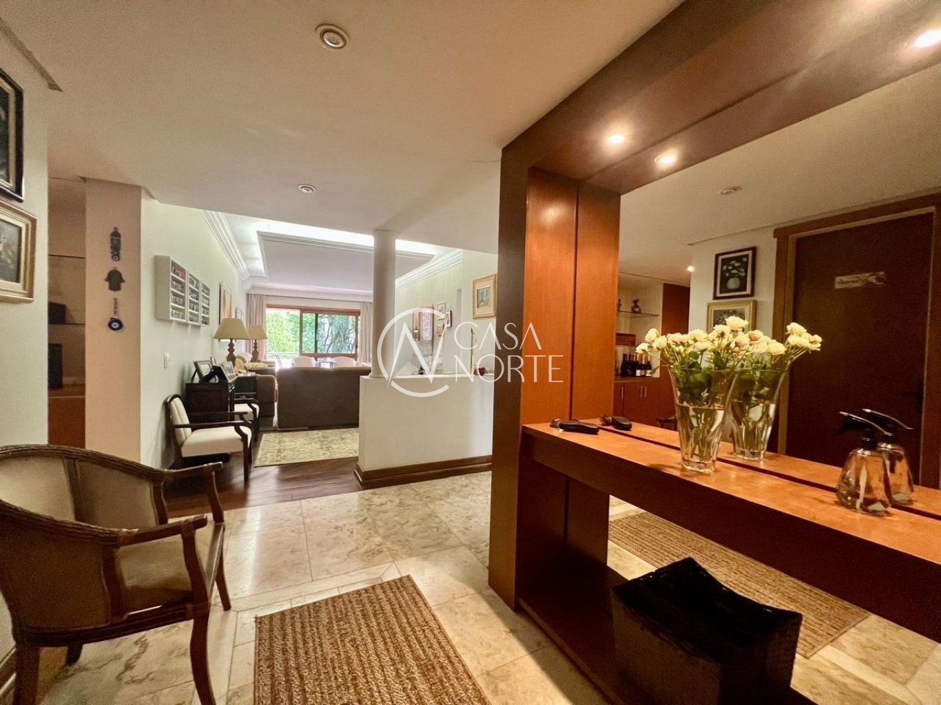 Apartamento à venda com 4 quartos, 223m², 1 suíte, 2 vagas, Rua Professor Cristiano Fischer no bairro Jardim do Salso em Porto Alegre