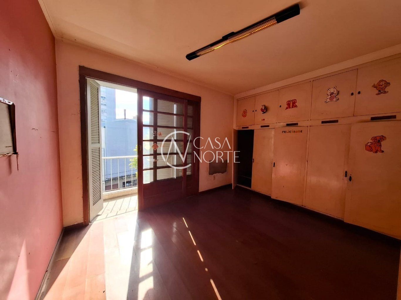 Apartamento à venda com 3 quartos, 183m², 1 vaga, Avenida Independência no bairro Independência em Porto Alegre