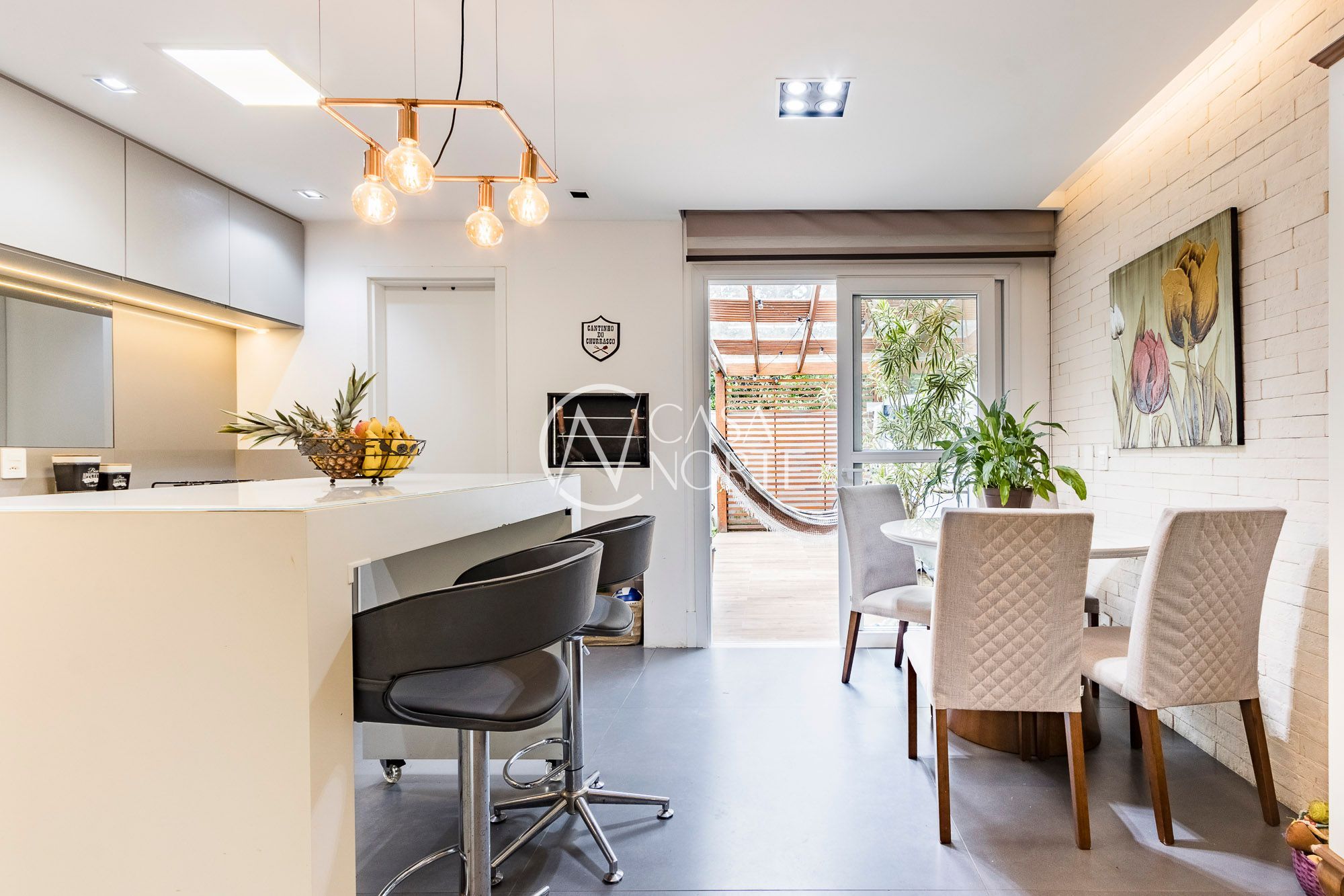 Casa de Condomínio à venda com 3 quartos, 120m², 1 suíte, 2 vagas, João Salomoni no bairro Vila Nova em Porto Alegre