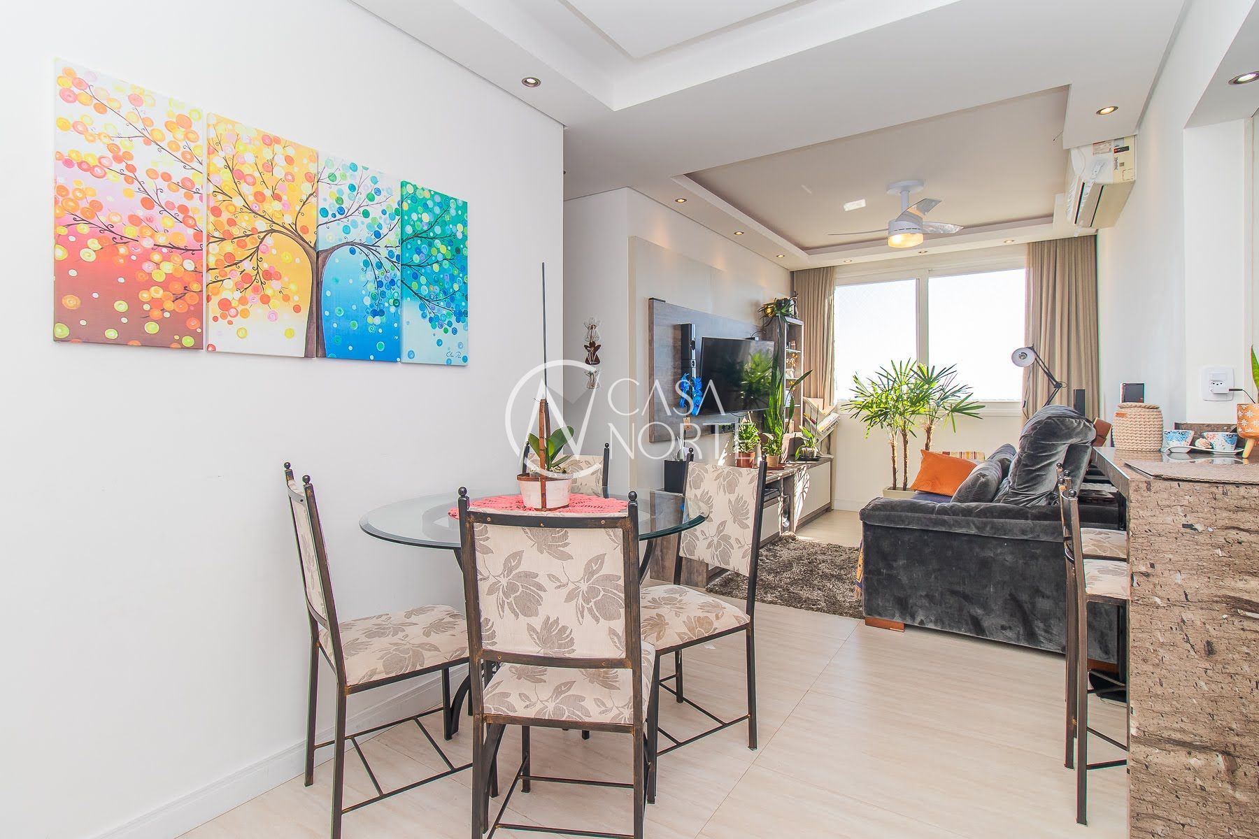 Apartamento à venda com 2 quartos, 59m², 1 suíte, 1 vaga, Rua Augusto Severo no bairro São João em Porto Alegre