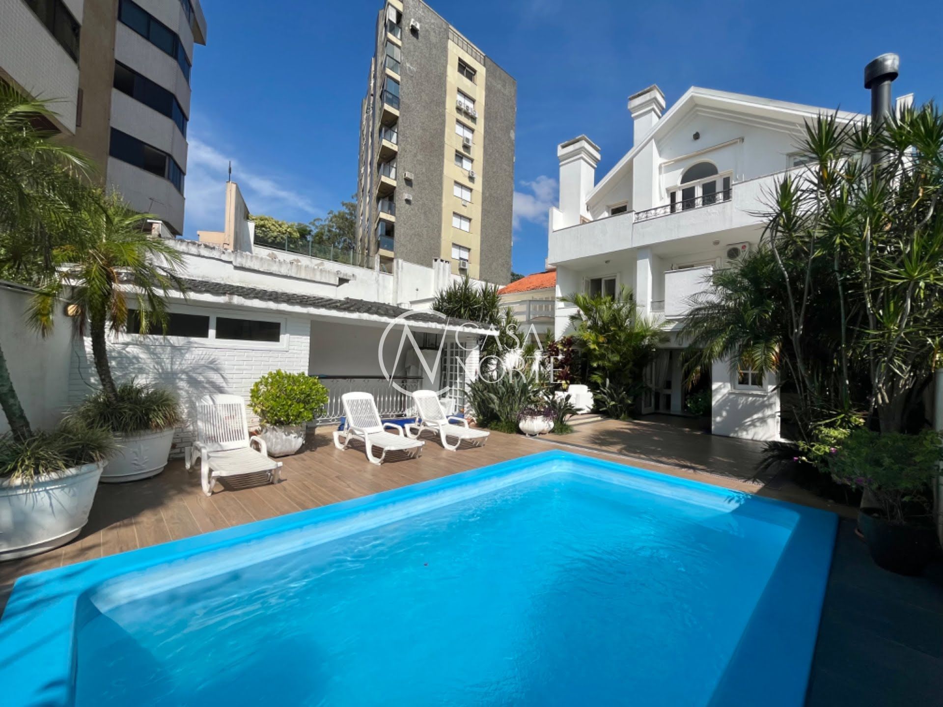 Casa à venda com 3 quartos, 307m², 2 vagas, Rua Miguel Couto no bairro Menino Deus em Porto Alegre