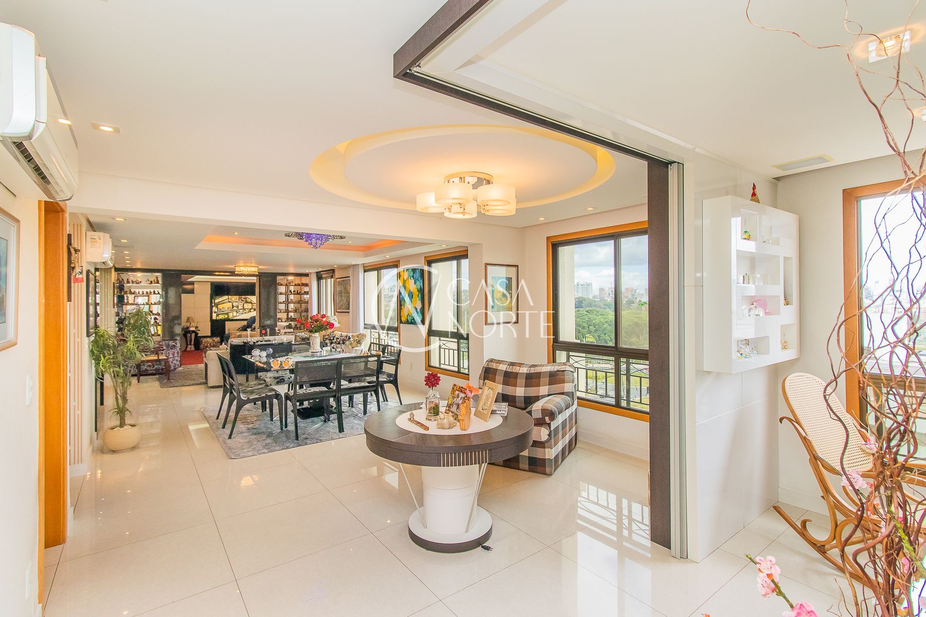 Apartamento à venda com 3 quartos, 196m², 1 suíte, 4 vagas, Rua Roque Calage no bairro Passo da Areia em Porto Alegre