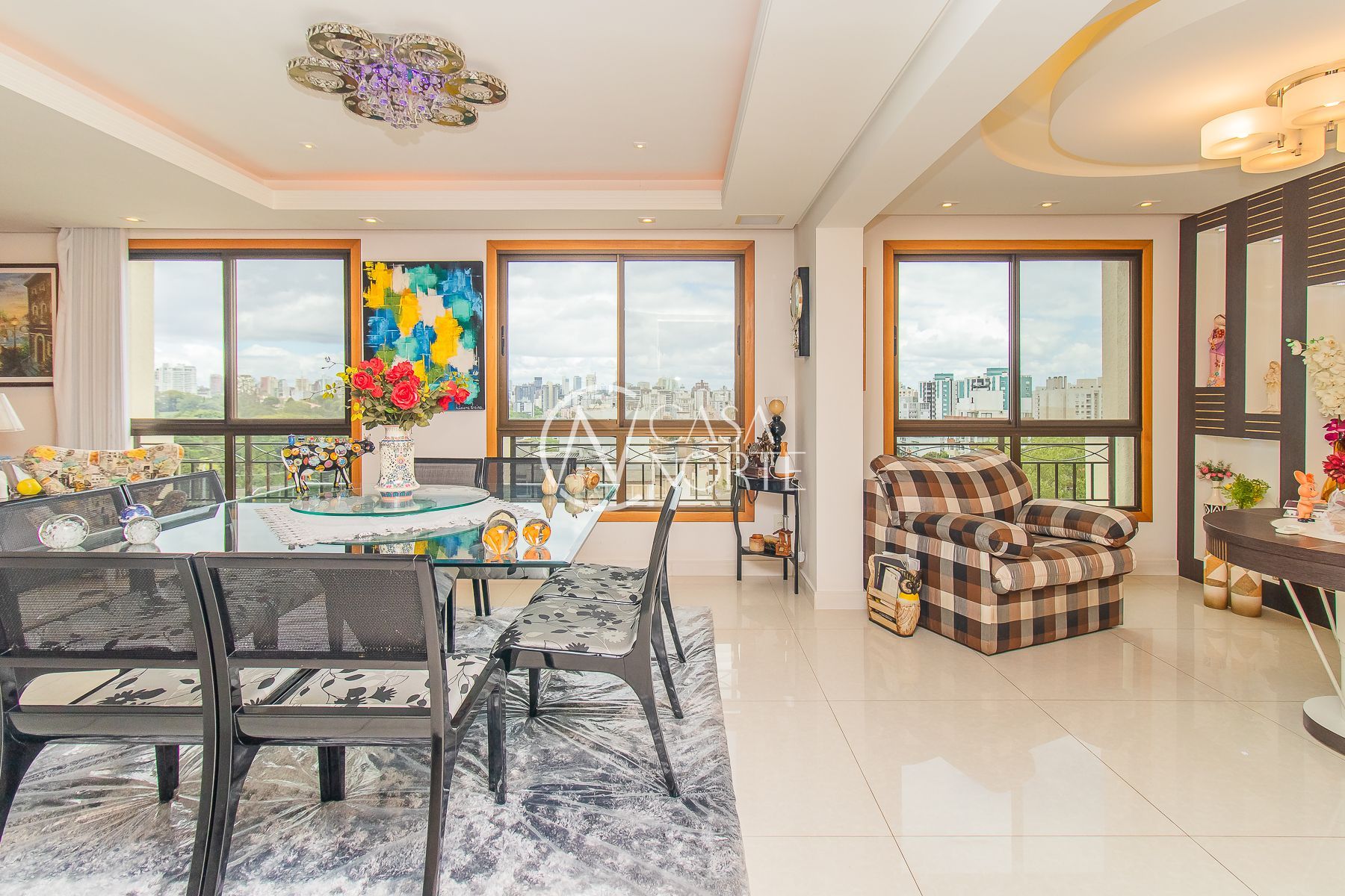 Apartamento à venda com 3 quartos, 196m², 1 suíte, 4 vagas, Rua Roque Calage no bairro Passo da Areia em Porto Alegre