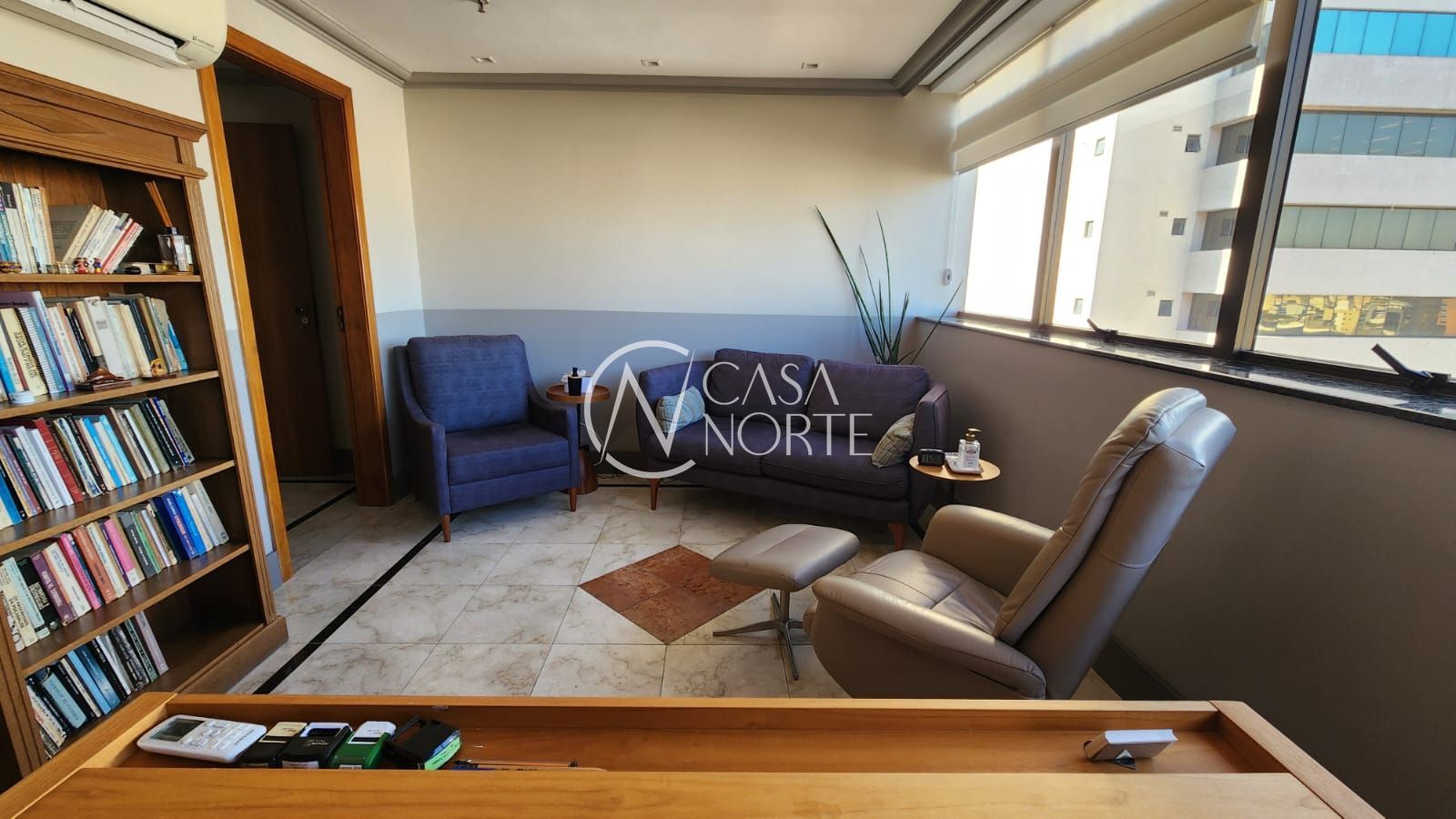 Sala Comercial à venda com 1 quarto, 33m², 1 vaga, Rua Doutor Florêncio Ygartua no bairro Moinhos de Vento em Porto Alegre