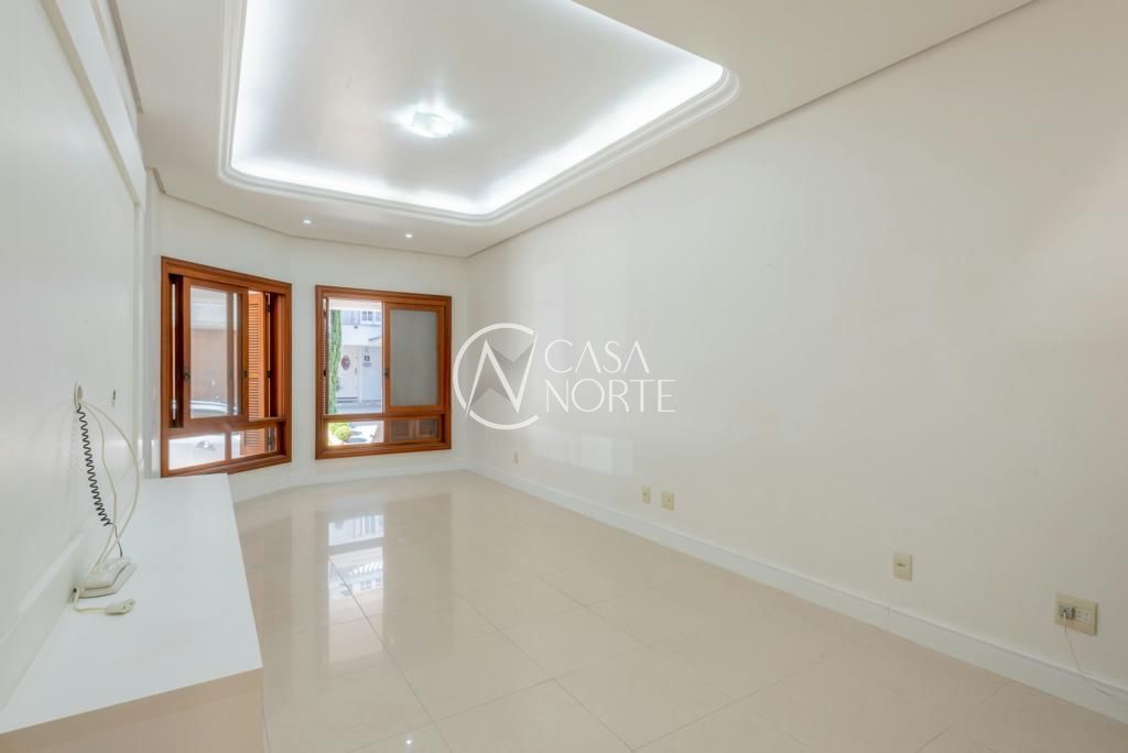 Casa de Condomínio à venda com 4 quartos, 177m², 1 suíte, 3 vagas, Avenida Ecoville no bairro Sarandi em Porto Alegre