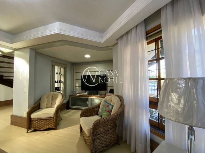 Casa à venda com 3 quartos, 205m², 2 suítes, 2 vagas, Rua Professor Bertrand Russel no bairro Vila Ipiranga em Porto Alegre