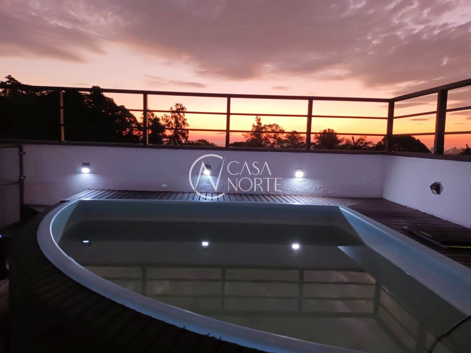 Cobertura à venda com 3 quartos, 195m², 1 suíte, 2 vagas, Rua Guilherme Schell no bairro Santo Antônio em Porto Alegre