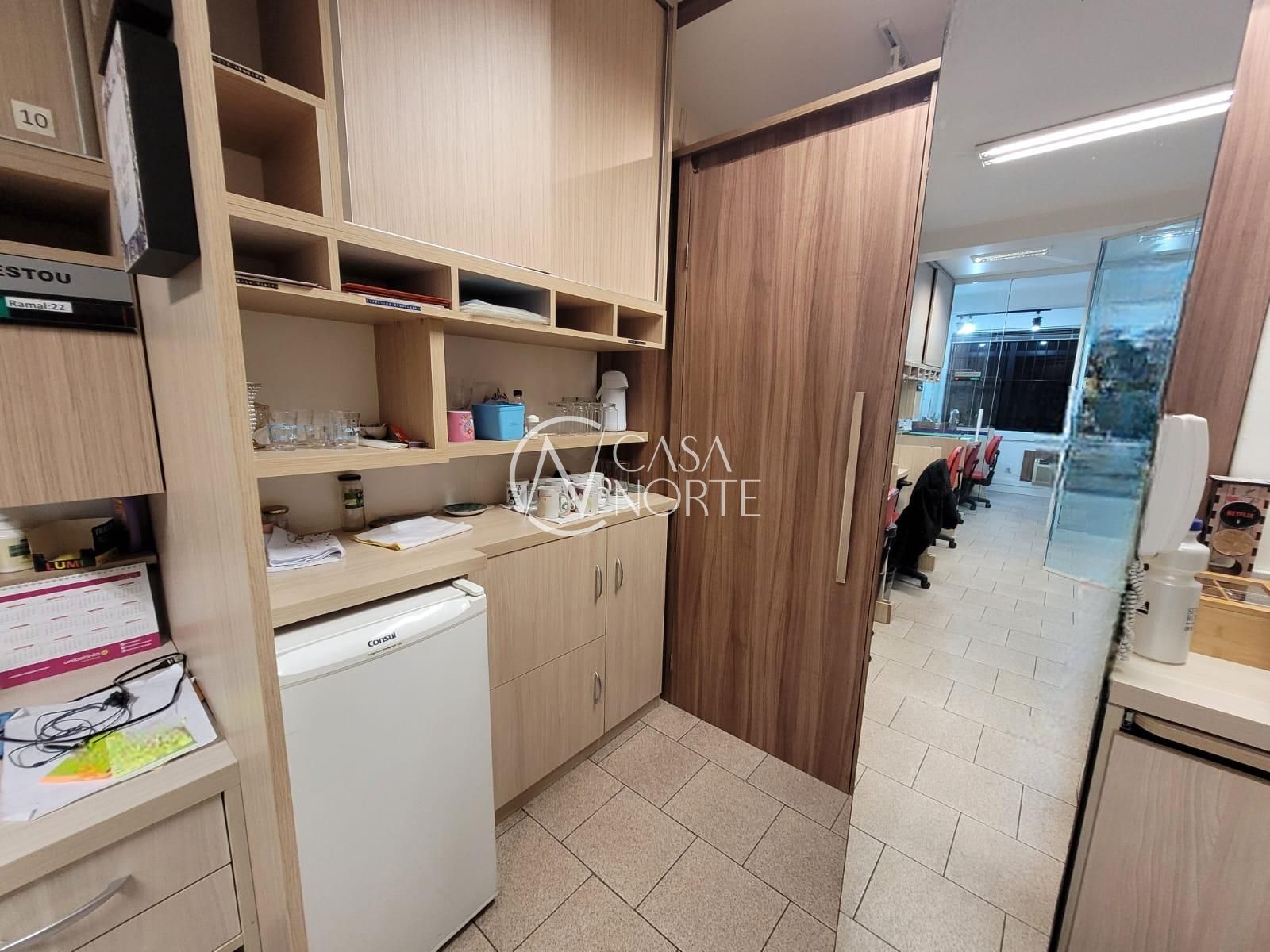 Sala Comercial à venda com 1 quarto, 42m², Rua Sport Club São José no bairro Passo da Areia em Porto Alegre