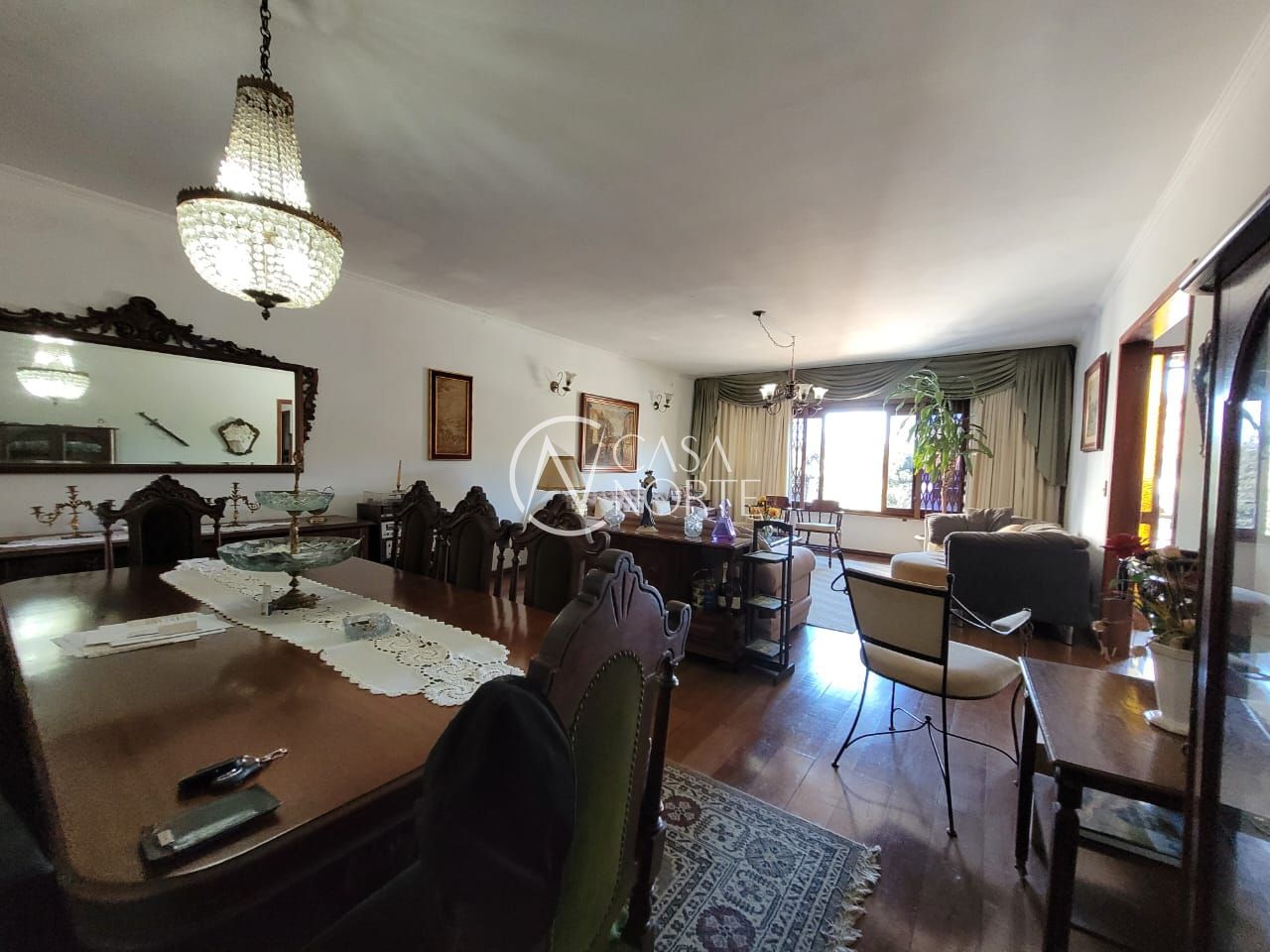 Casa à venda com 4 quartos, 390m², 1 suíte, 4 vagas, Rua General Sady Cahen Fischer no bairro Santa Fé em Porto Alegre