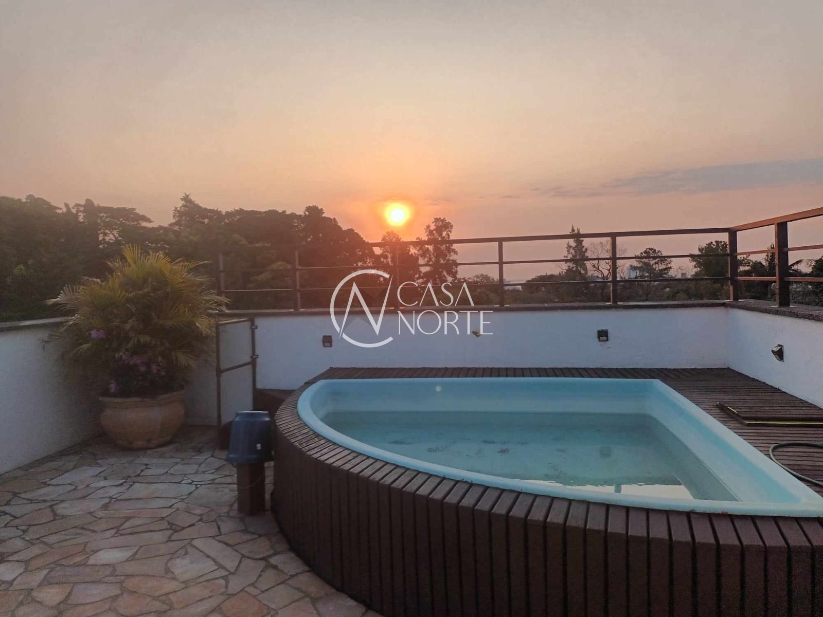 Cobertura à venda com 3 quartos, 195m², 1 suíte, 2 vagas, Rua Guilherme Schell no bairro Santo Antônio em Porto Alegre