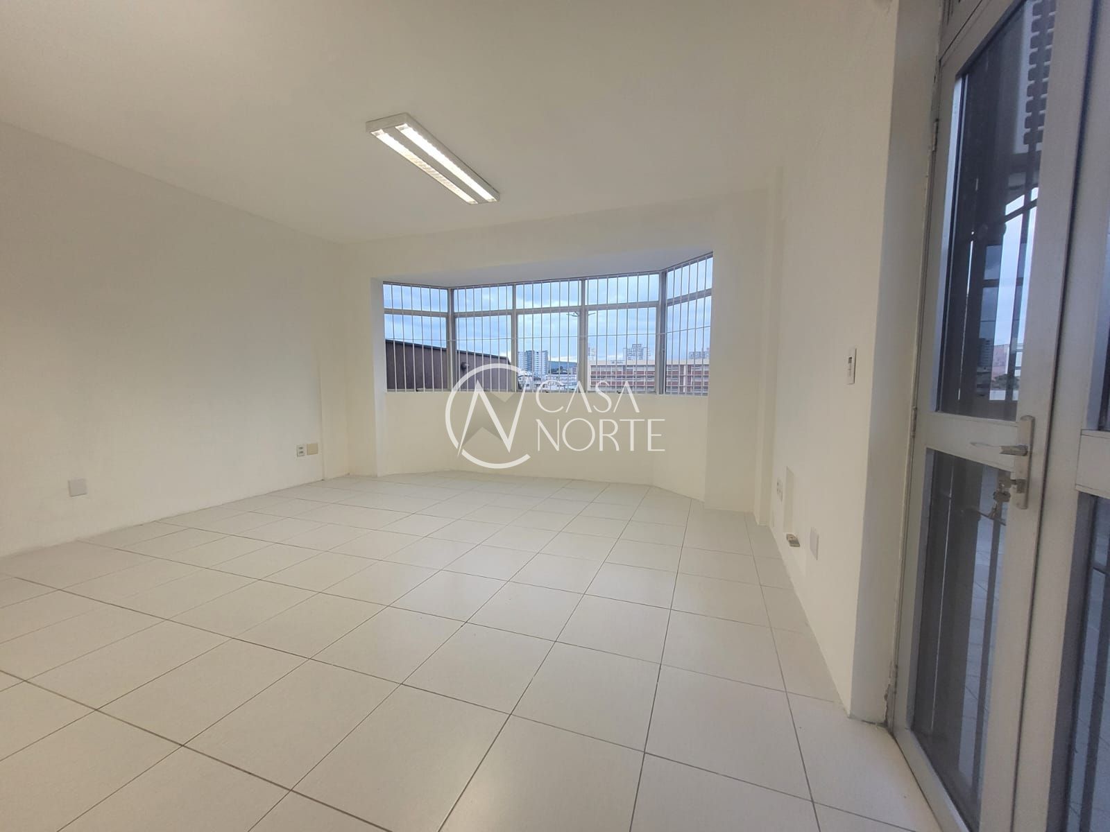 Sala Comercial à venda com 1 quarto, 95m², Avenida Assis Brasil no bairro Jardim Lindóia em Porto Alegre
