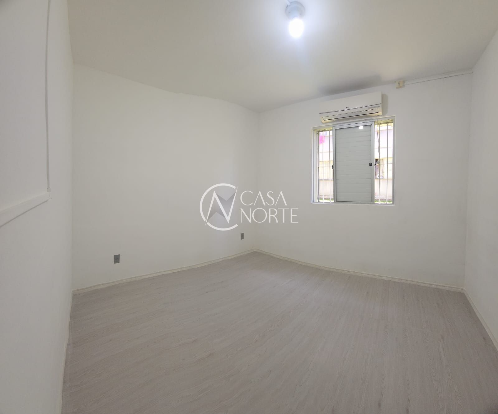 Apartamento à venda com 2 quartos, 39m², 1 vaga, Rua dos Maias no bairro Rubem Berta em Porto Alegre