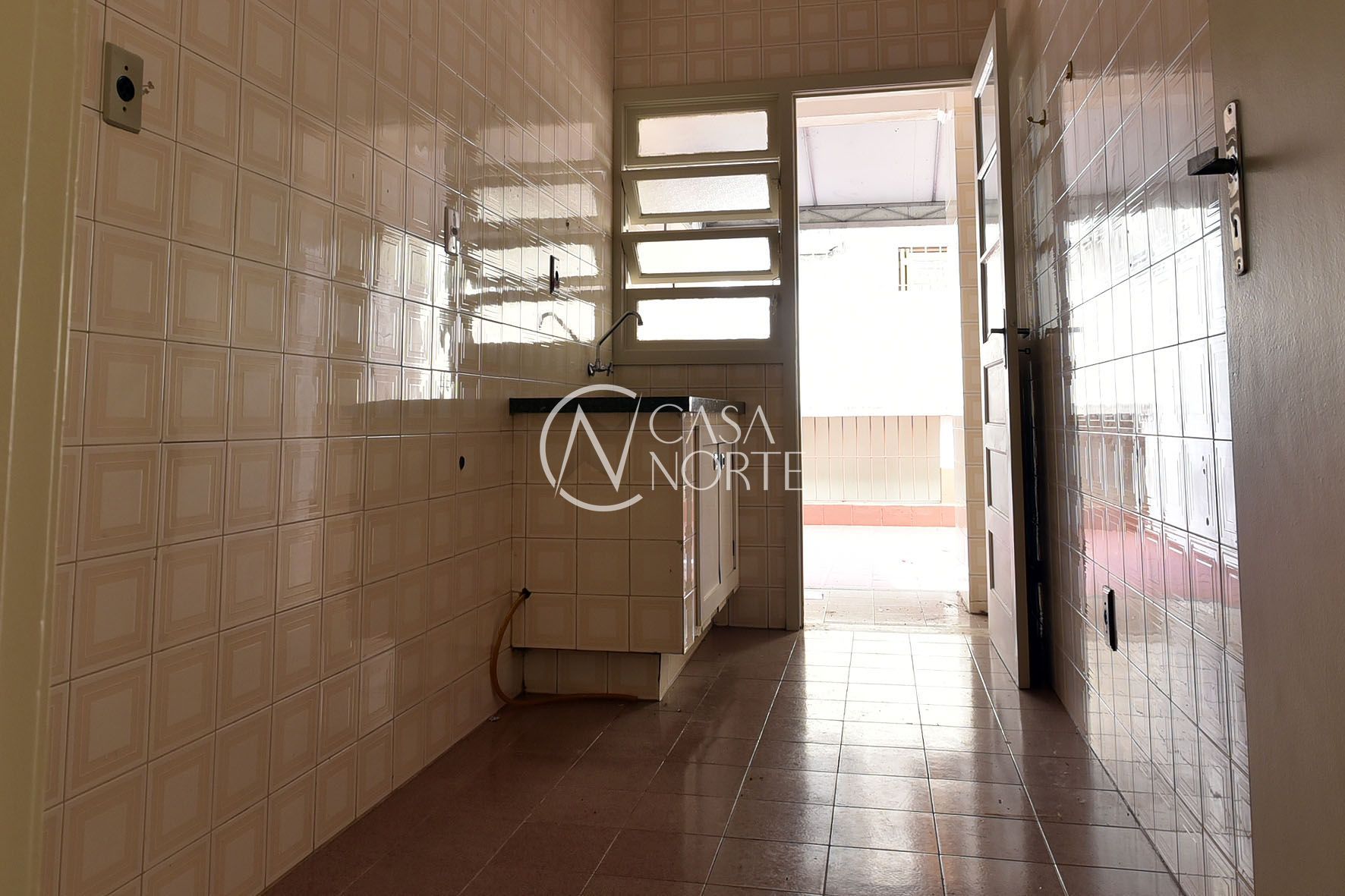 Apartamento à venda com 2 quartos, 57m², 1 vaga, Avenida Cristóvão Colombo no bairro Independência em Porto Alegre