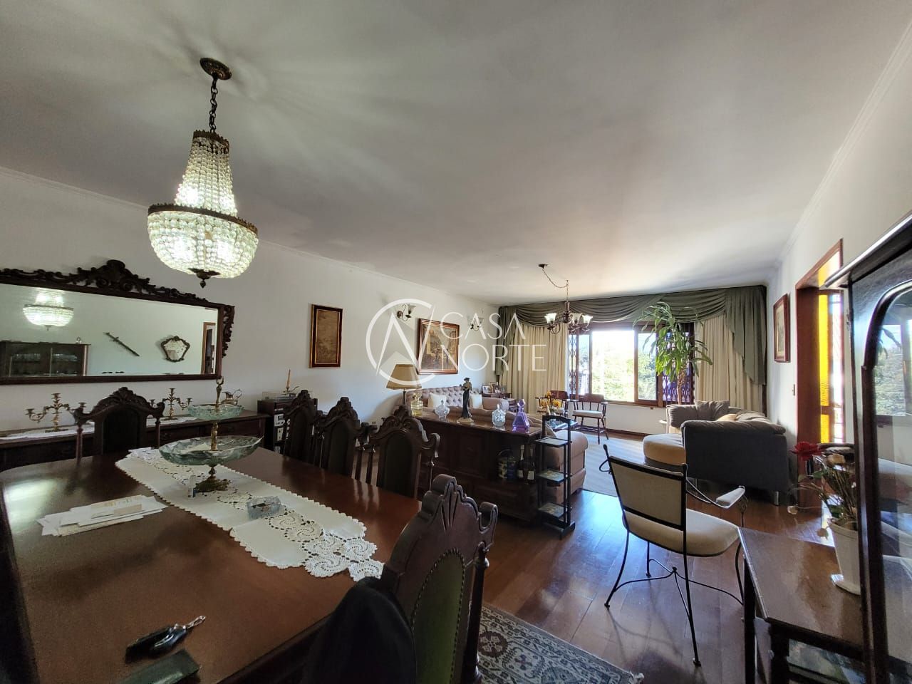 Casa à venda com 4 quartos, 390m², 1 suíte, 4 vagas, Rua General Sady Cahen Fischer no bairro Santa Fé em Porto Alegre