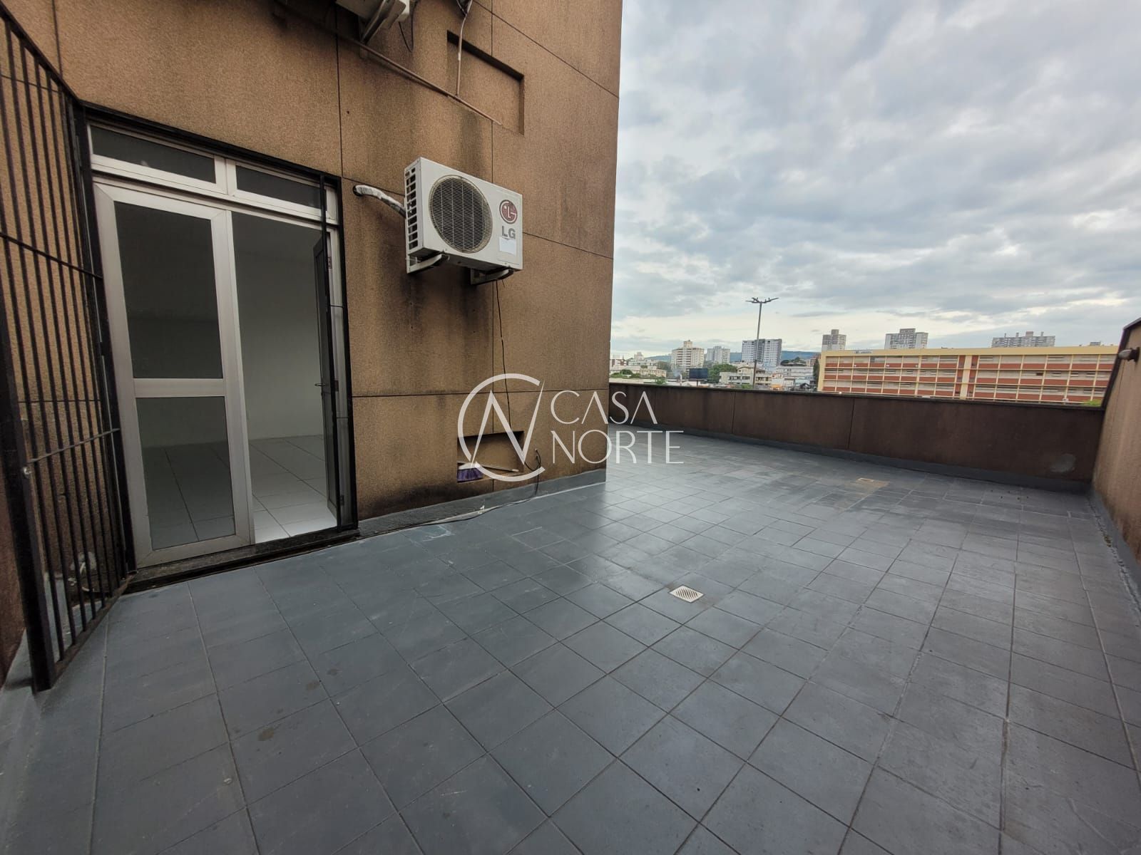 Sala Comercial à venda com 1 quarto, 95m², Avenida Assis Brasil no bairro Jardim Lindóia em Porto Alegre