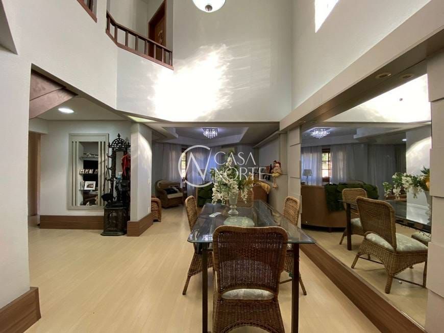 Casa à venda com 3 quartos, 205m², 2 suítes, 2 vagas, Rua Professor Bertrand Russel no bairro Vila Ipiranga em Porto Alegre