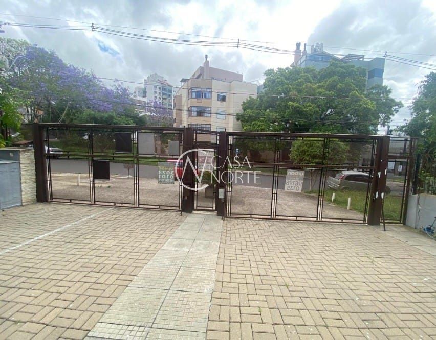 Casa à venda com -4 quarto, 379m², 2 suítes, 5 vagas, Avenida José Gertum no bairro Chácara das Pedras em Porto Alegre