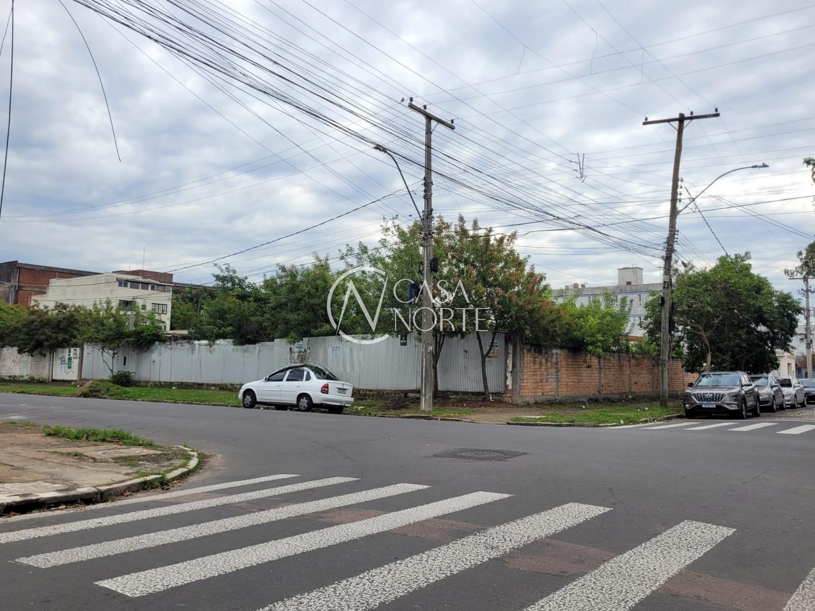 Terreno à venda  com 847m², Rua Padre Hildebrando no bairro Santa Maria Goretti em Porto Alegre