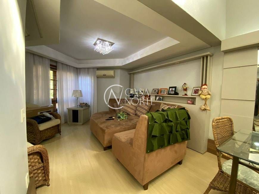 Casa à venda com 3 quartos, 205m², 2 suítes, 2 vagas, Rua Professor Bertrand Russel no bairro Vila Ipiranga em Porto Alegre