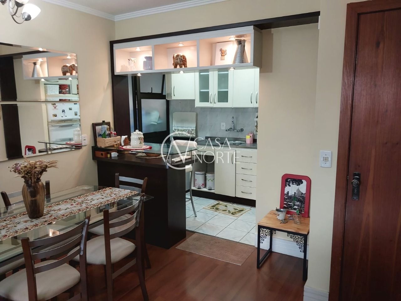 Apartamento à venda com 3 quartos, 77m², 1 suíte, 2 vagas, Rua Itapitocaí no bairro Cristal em Porto Alegre