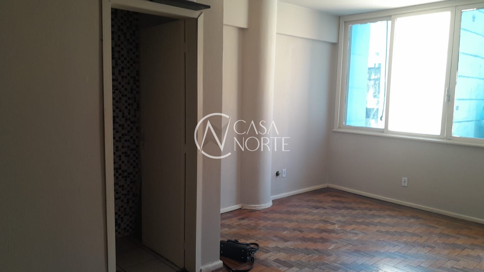Sala Comercial à venda , 28m², Rua Vigário José Inácio no bairro Centro Histórico em Porto Alegre