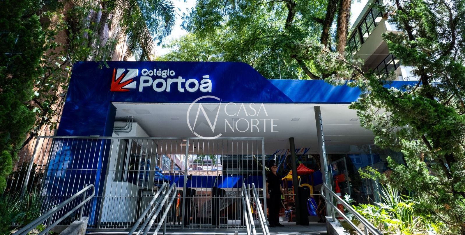 Cobertura à venda com 3 quartos, 195m², 1 suíte, 2 vagas, Rua Guilherme Schell no bairro Santo Antônio em Porto Alegre