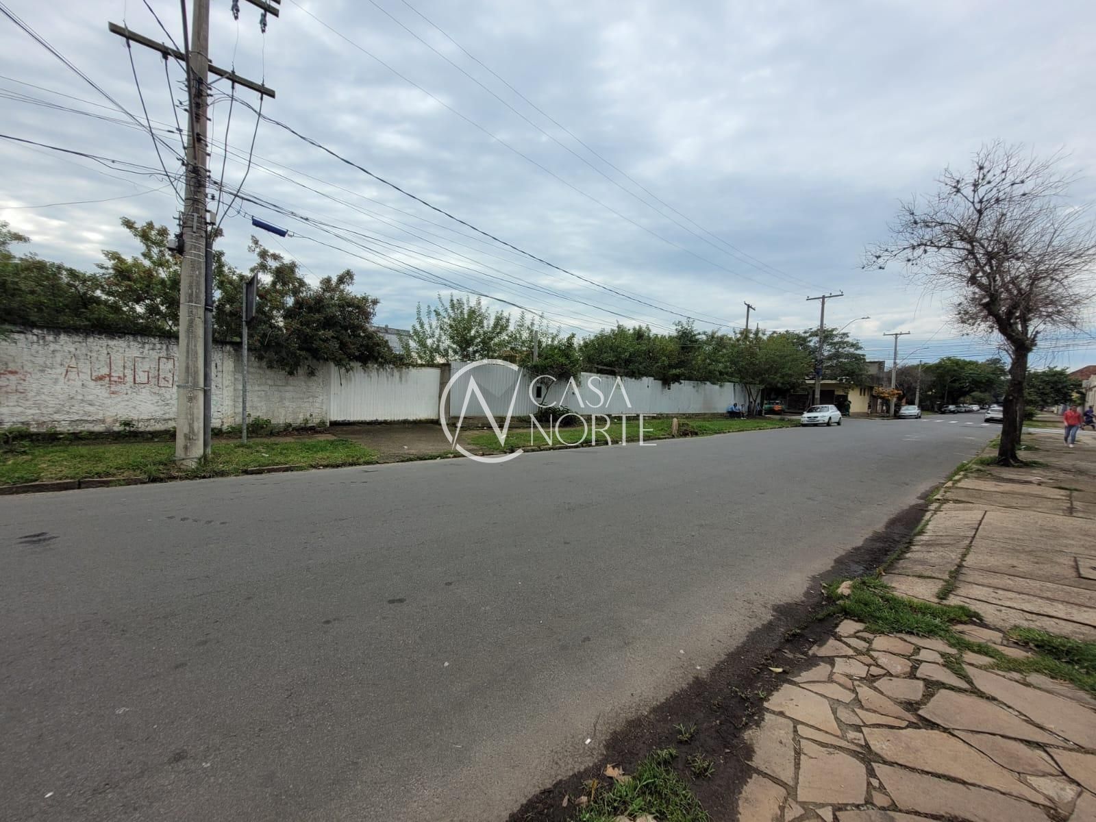 Terreno à venda  com 847m², Rua Padre Hildebrando no bairro Santa Maria Goretti em Porto Alegre