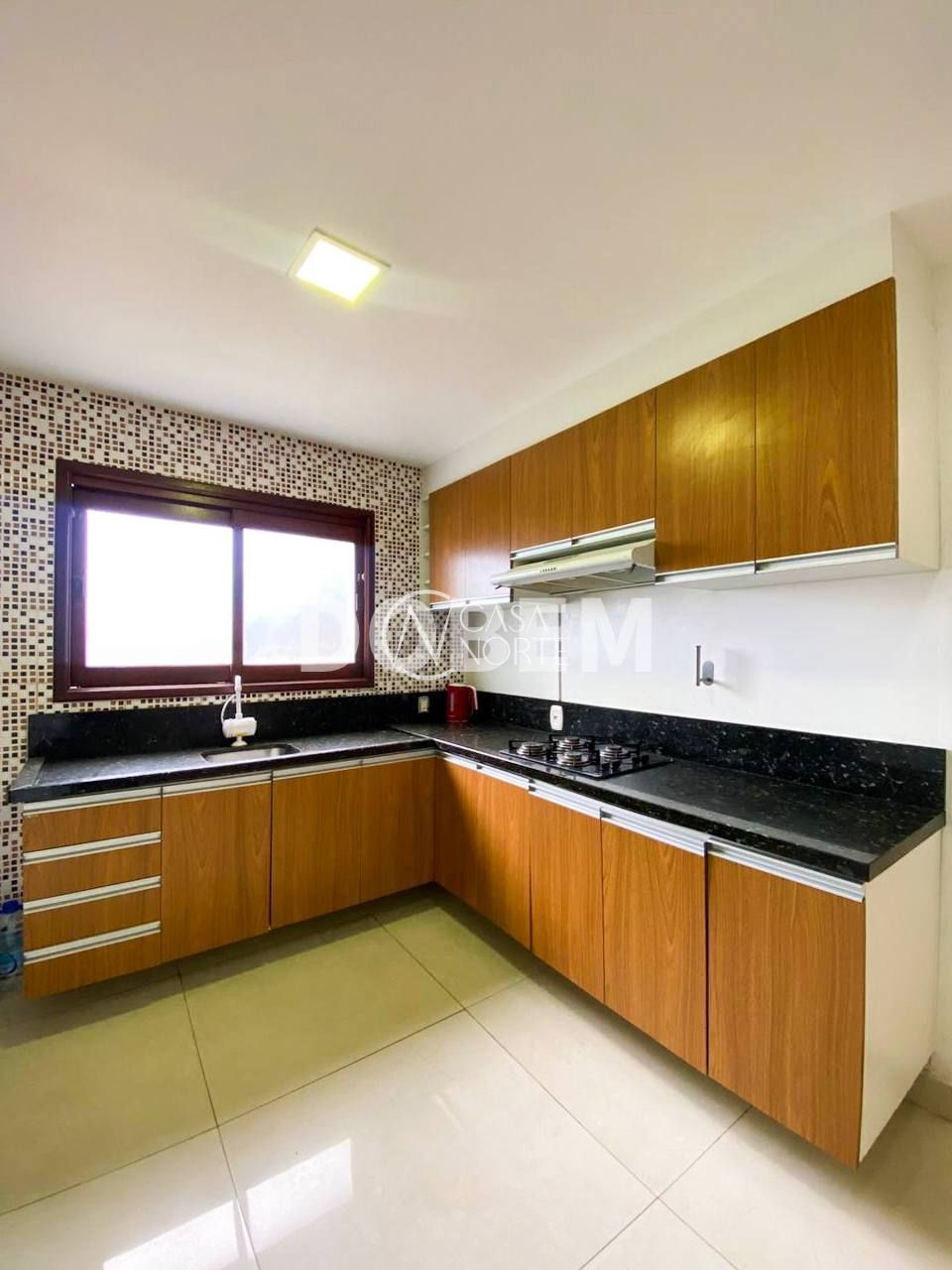 Casa de Condomínio à venda com 3 quartos, 368m², 1 suíte, 3 vagas, Rua Madre Celina Maria Azambuja no bairro Mário Quintana em Porto Alegre