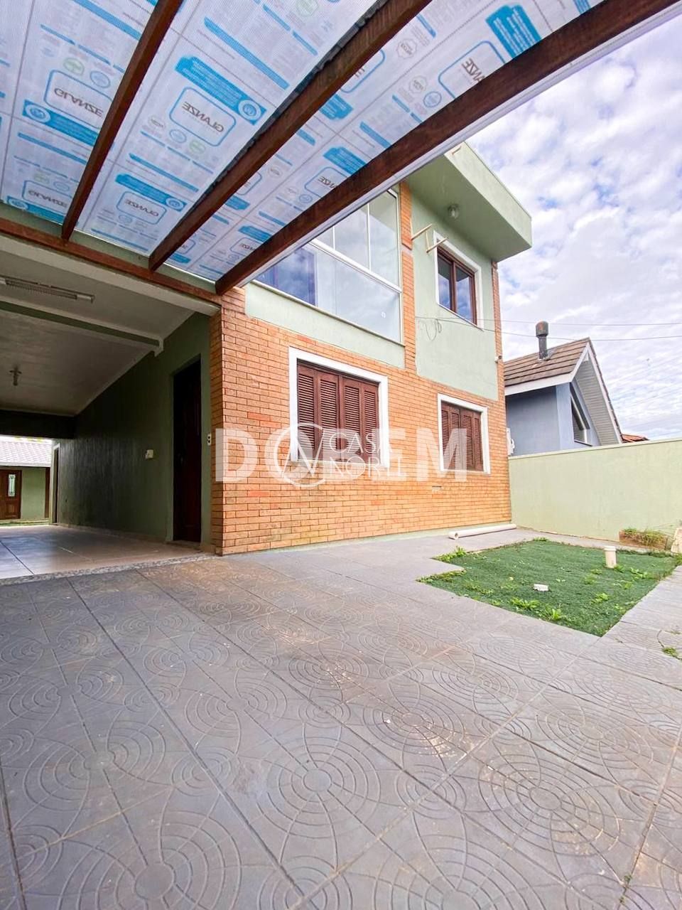Casa de Condomínio à venda com 3 quartos, 368m², 1 suíte, 3 vagas, Rua Madre Celina Maria Azambuja no bairro Mário Quintana em Porto Alegre