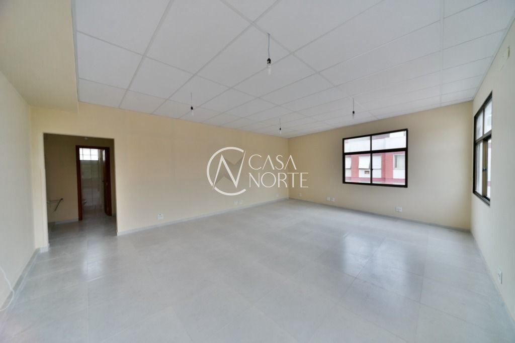 Sala Comercial à venda , 72m², Rua Umbú no bairro Passo da Areia em Porto Alegre
