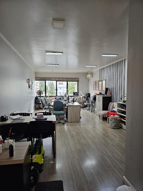 Sala Comercial à venda , 62m², Avenida Cristóvão Colombo no bairro Floresta em Porto Alegre