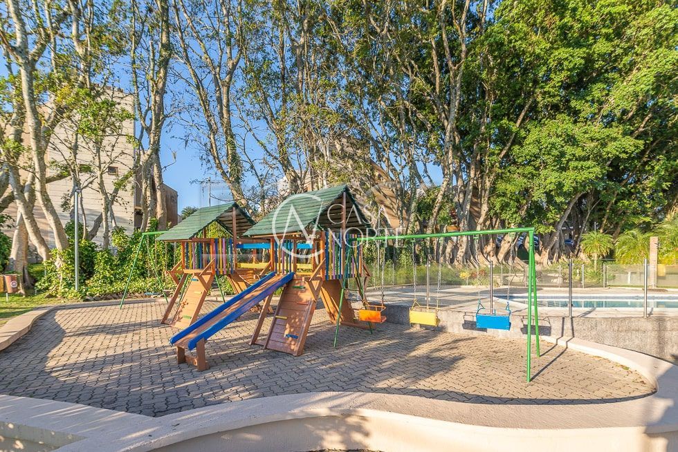 Casa de Condomínio à venda com 4 quartos, 241m², 1 suíte, 2 vagas, Estrada João de Oliveira Remião no bairro Lomba do Pinheiro em Porto Alegre
