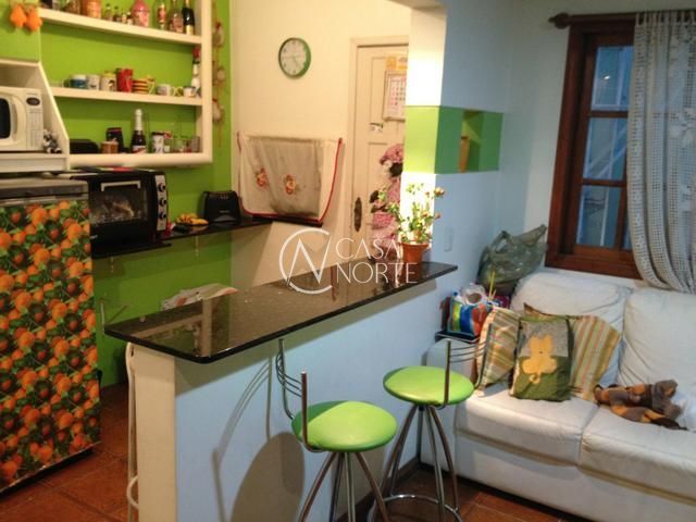 Casa à venda com 3 quartos com 160m², 1 suíte, Rua Luiz Carlos Almeida no bairro Rubem Berta em Porto Alegre