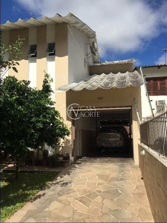 Casa à venda com 6 quartos com 288m², 2 suítes, 9 vagas, Rua Irmão Inocêncio Luís no bairro Jardim Itu Sabará em Porto Alegre