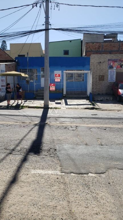 Casa à venda com 3 quartos com 250m², Rua Wolfram Metzler no bairro Rubem Berta em Porto Alegre