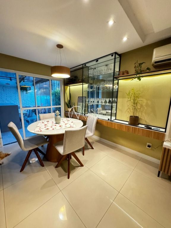 Casa à venda com 3 quartos, 172m², 1 suíte, 2 vagas, Avenida Protásio Alves no bairro Rio Branco em Porto Alegre