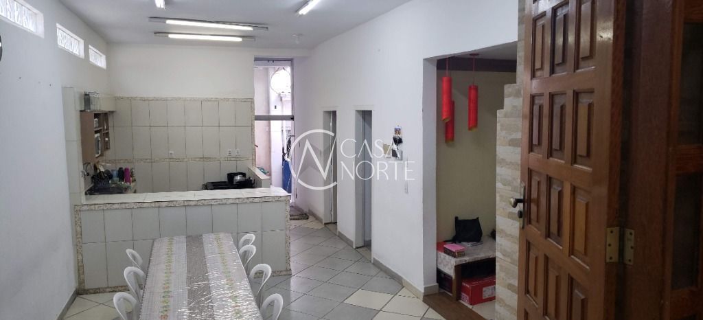 Casa à venda com 5 quartos com 300m², 5 vagas, Rua Tarcila Moraes Dutra no bairro Rubem Berta em Porto Alegre