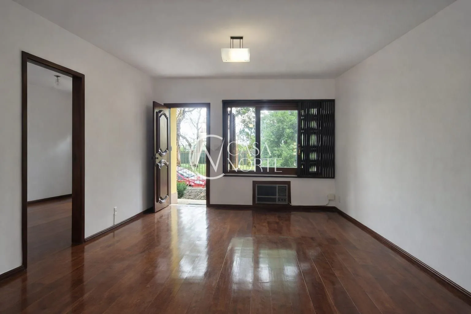 Casa à venda com 3 quartos, 111m², 1 suíte, 6 vagas, Avenida Carneiro da Fontoura no bairro Passo da Areia em Porto Alegre