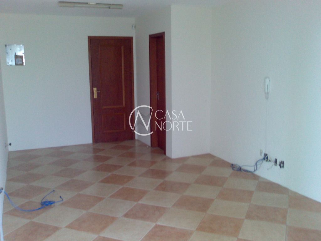 Sala Comercial à venda , 94m², Rua Umbú no bairro Passo da Areia em Porto Alegre