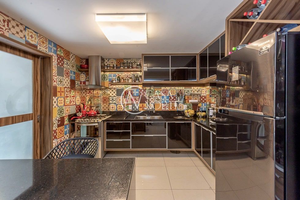 Casa de Condomínio à venda com 4 quartos, 241m², 1 suíte, 2 vagas, Estrada João de Oliveira Remião no bairro Lomba do Pinheiro em Porto Alegre