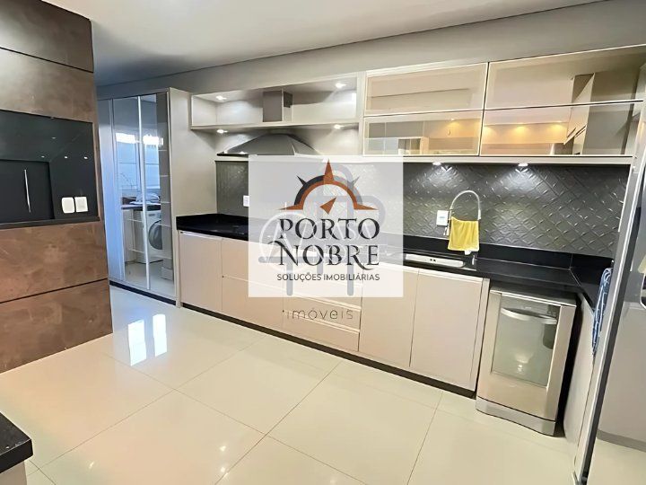 Casa à venda com 3 quartos com 300m², 3 suítes, 3 vagas, Avenida Willy Eugenio Fleck no bairro Sarandi em Porto Alegre