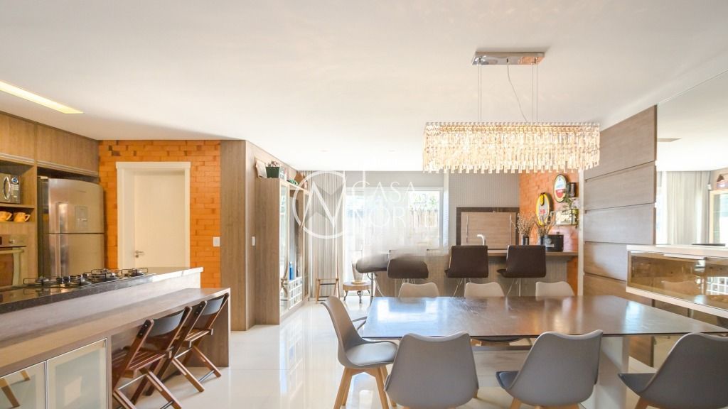 Casa à venda com 3 quartos com 280m², 3 suítes, 2 vagas, Avenida Willy Eugenio Fleck no bairro Sarandi em Porto Alegre