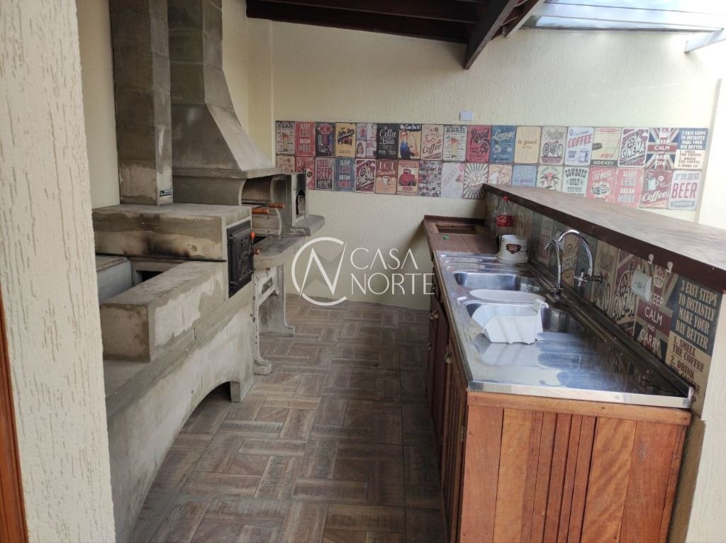 Casa à venda com 3 quartos com 300m², 2 suítes, 3 vagas, Rua Abílio Miller no bairro Jardim Itu Sabará em Porto Alegre