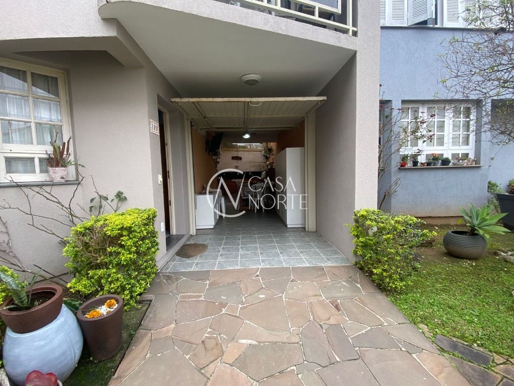 Sobrado à venda com 3 quartos, 192m², 1 suíte, 2 vagas, Rua Elízio Abate Crivella no bairro Jardim Itu Sabará em Porto Alegre